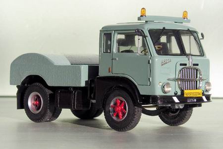 fiat 682-t3 trattore zavorrato (kit) GILK304Z Модель 1:43
