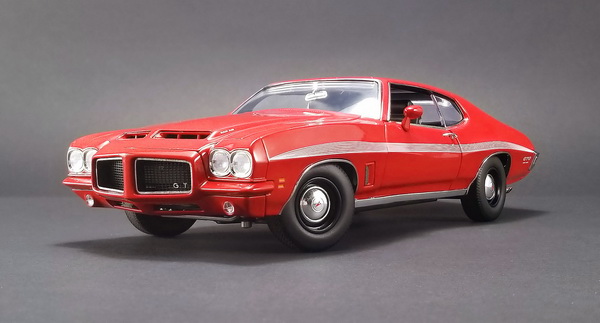 Модель 1:18 Pontiac LeMans GTO - cardinal red