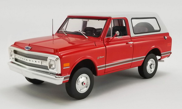 Модель 1:18 Chevrolet K5 Blazer - red/white (L.E.1452pcs)