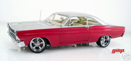 Модель 1:18 Ford Fairlane Restomod - red silver