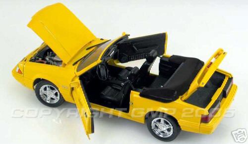 Модель 1:18 Ford Mustang LE Convertible Yellow