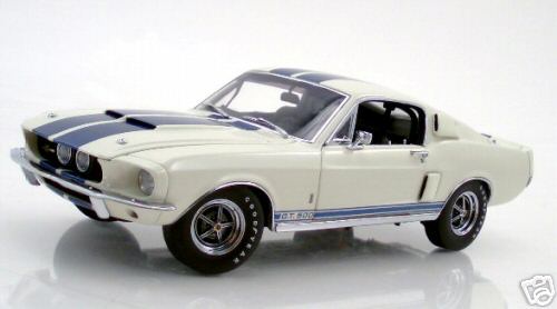Модель 1:24 Shelby Mustang GT- 500 - white/blue stripes