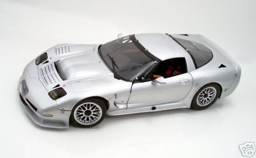 Модель 1:12 Chevrolet Corvette C5-R Street Version WING