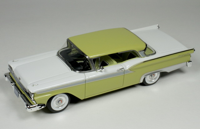 Модель 1:43 Ford Fairlane - inca gold/white (L.E.240pcs)