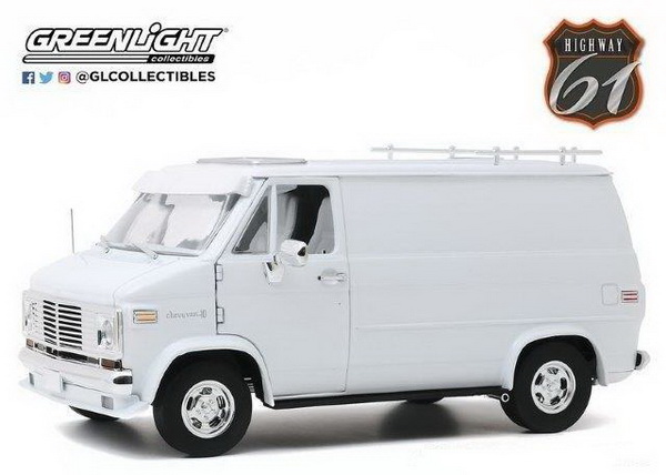 Chevrolet G-series Van - white HW18023 Модель 1:18