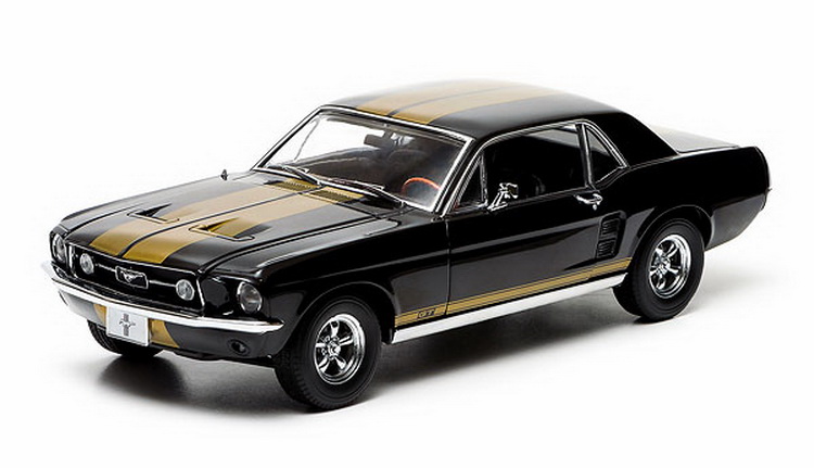 Модель 1:18 Ford Mustang Coupe Black with Gold Stripes