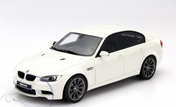 Модель 1:18 BMW M3 (E90) Limousine - white