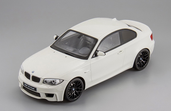 Модель 1:18 BMW M1 (E83) Coupe - white (L.E.504pcs)