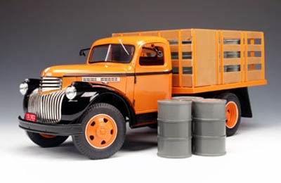 chevrolet stake truck in omaha orange and black with oil barrels H61-50462 Модель 1:16