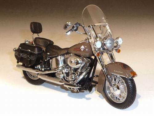 Модель 1:12 Harley-Davidson FLSTC Hertiage Softail Deluxe -Psychotic Billy Color Shop