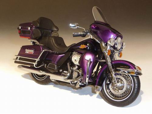 Модель 1:12 Harley-Davidson FLHTCU Ultra Classic Electra Glide - Psychedelic Purple vivid black