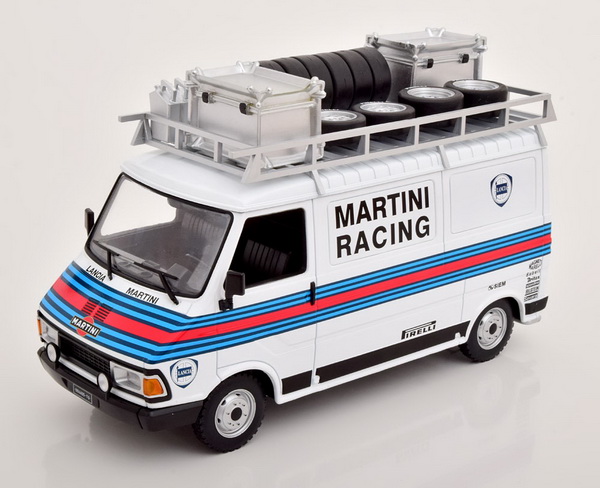 fiat 242 техничка "team martini racing" с багажником и колесами на крыше 1983 18RMC059 Модель 1:18