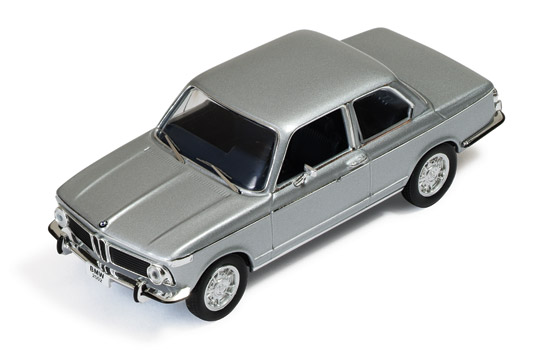 Модель 1:43 BMW 2002tii - silver