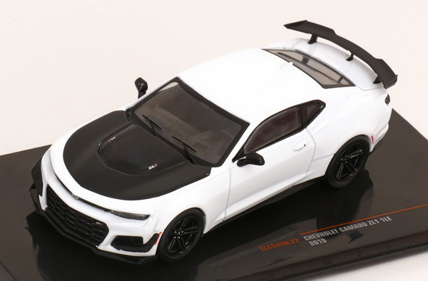 Модель 1:43 Chevrolet Camaro ZL1 1LE - 2019 - White/Black