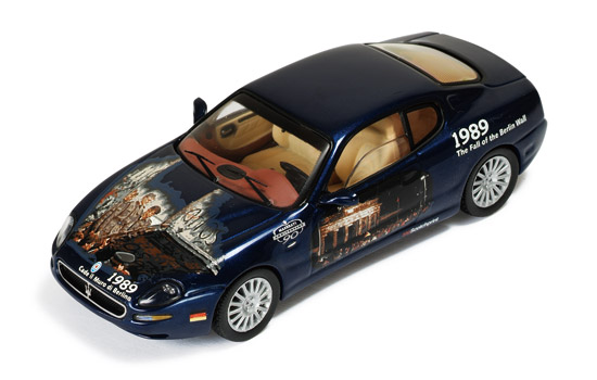 Модель 1:43 Maserati Coupe Cambiocorsa Blue (Maserati 90th Anniversary - FALL of BERLIM WALL 1989)
