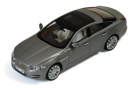 Модель 1:43 Jaguar XJ - stratus grey met