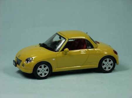Модель 1:43 Daihatsu Copen Closed Roof - yellow