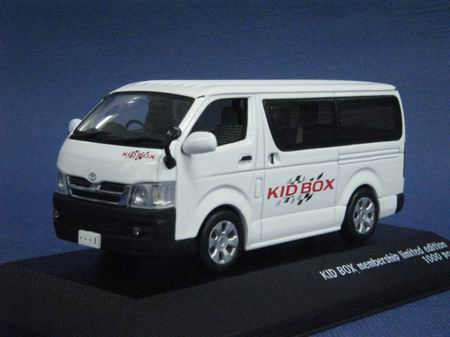 Модель 1:43 Toyota Hiace KIDBOX