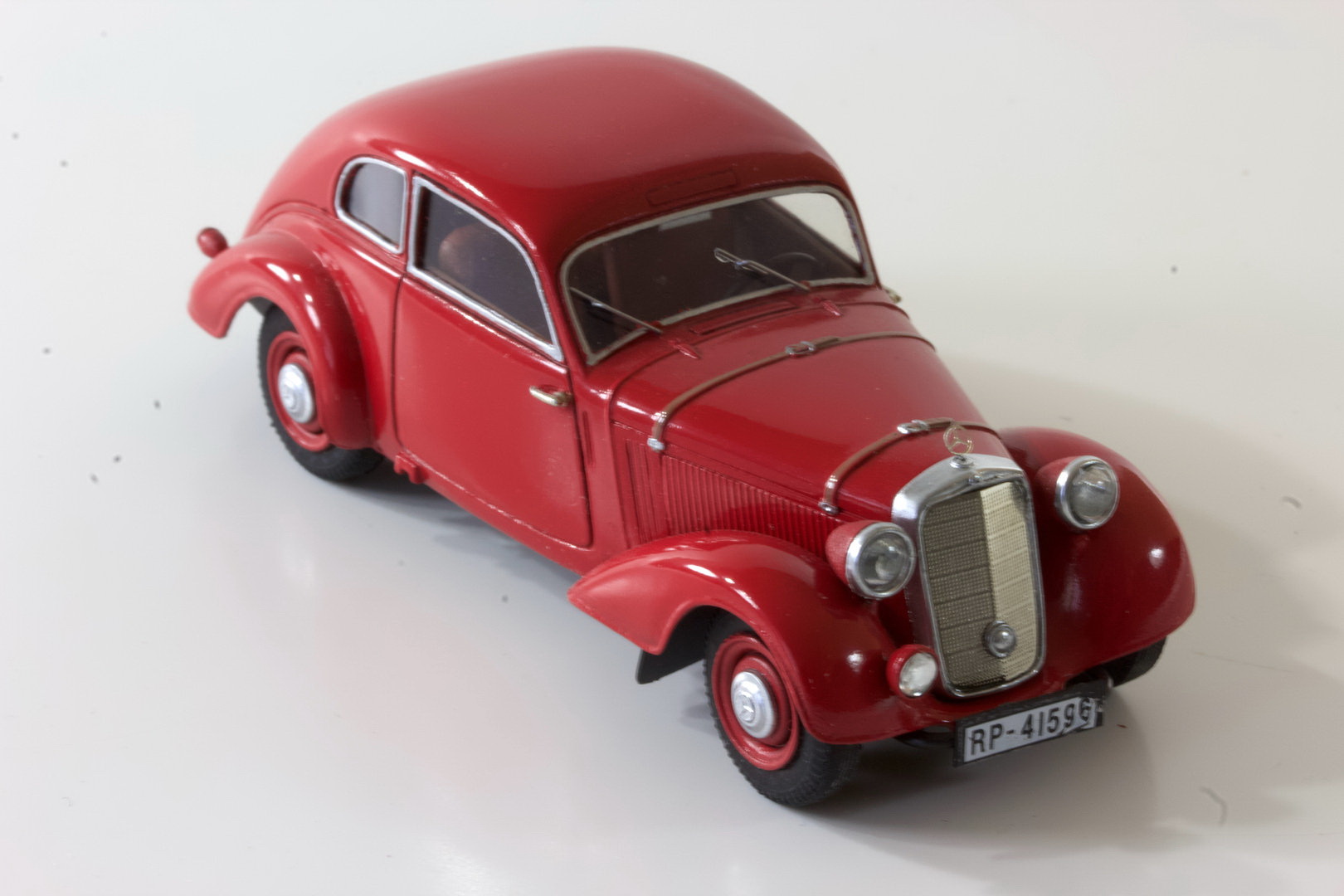 Модель 1:43 Mercedes-Benz Typ 230 SV Sport-Limousine 1938/39 - red