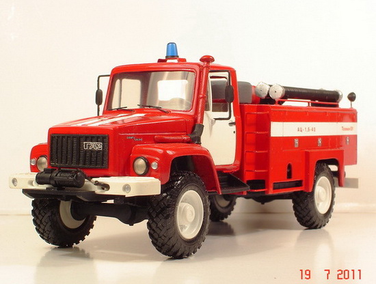 АЦ-1,6-40 (шасси 3308) автоцистерна пожарная лесопатрульная KM0380 Модель 1:43