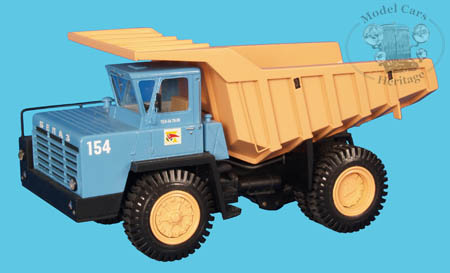 Модель 1:43 БелАЗ-540А карьерный самосвал - голубой/песочный