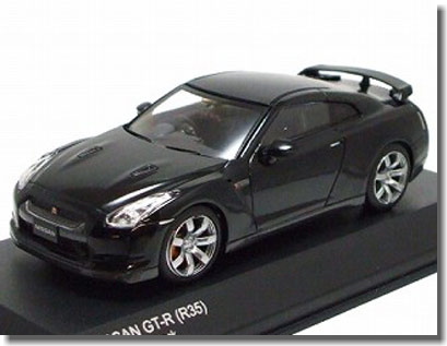 Модель 1:43 Nissan GT-R (R35) - super black