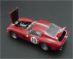 Модель 1:43 Ferrari 250 GTO №19 2nd Le Mans (Pierre Noblet - Jean Guichet) (1st in GT Class) (открывающийся капот и багажник)