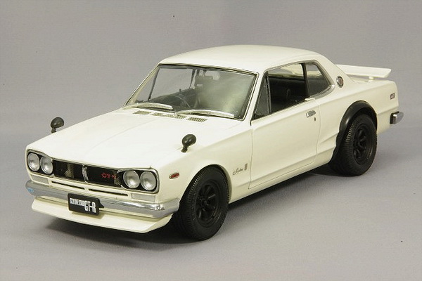 Модель 1:18 Nissan Skyline GT-R (KPGC10) (white)