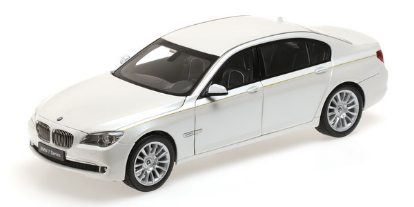 Модель 1:18 BMW 7-series (F02) Brillant White Interior: Black w/white trim