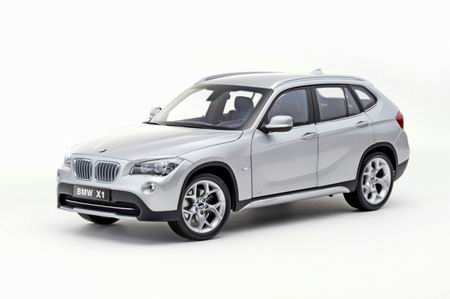 Модель 1:18 BMW X1 xDrive 28i (E 84) - titan silver