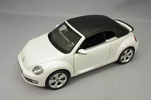 volkswagen beetle cabrio (oryx white pearl effect) 08812PW Модель 1:18