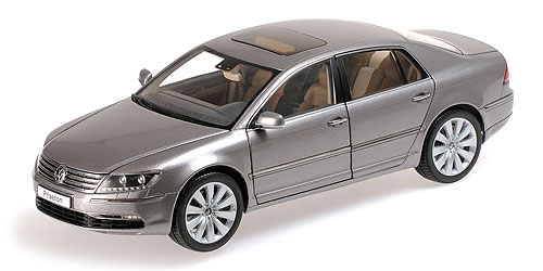 Модель 1:18 Volkswagen Phaeton (arabesque silver)