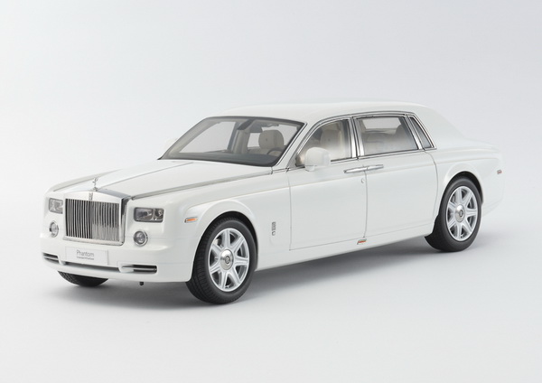 Модель 1:18 Rolls-Royce Phantom EWB - english white