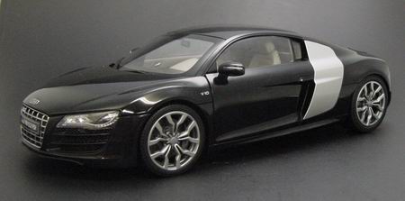 Модель 1:18 Audi R8 V10 5.2 FSI (V10) - black met