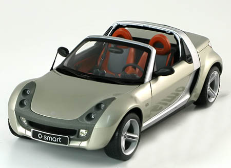 Модель 1:18 Smart Roadster - silver/champagne