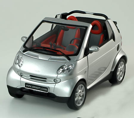 Модель 1:18 Smart ForTwo Cabrio - silver w/grey panels