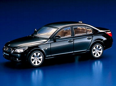 Модель 1:43 BMW 5-series - black