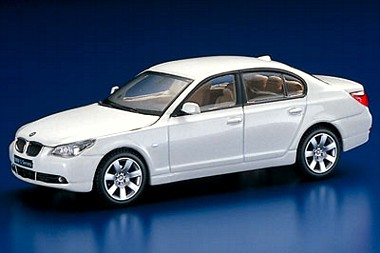 Модель 1:43 BMW 5-series - white