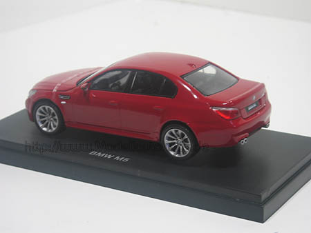 Модель 1:43 BMW M5 (E60) - red