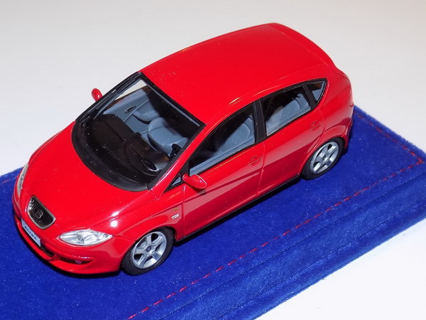 Модель 1:43 SEAT Altea - red