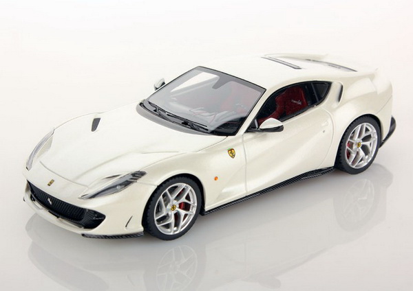 Модель 1:43 Ferrari 812 Superfast - bianco fuji