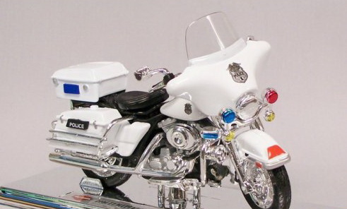 Модель 1:18 Harley-Davidson FLHTPI Electra Glide Police