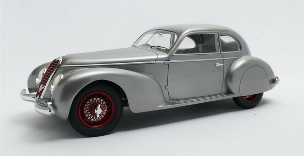 Модель 1:18 Alfa Romeo 6C 2500S Berl. T. - 1939 - Silver