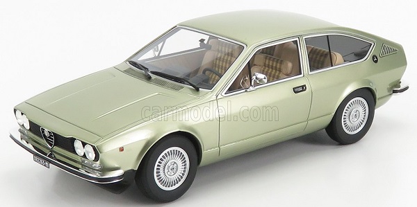 ALFA ROMEO Alfetta GT (1975), hellgrün-metallic CML083-1 Модель 1:18