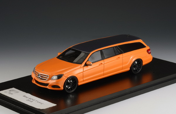 Модель 1:43 E-class BINZ Estate (S212) 2015 Orange/Black