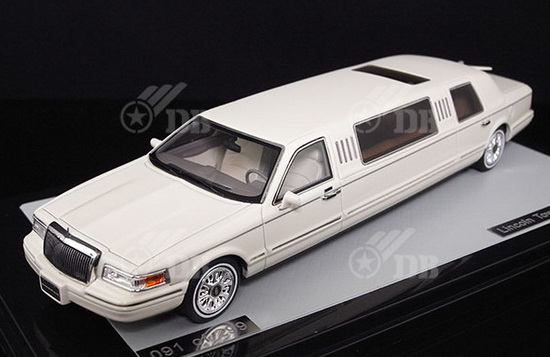 Модель 1:43 Lincoln Town Car Limousine - white