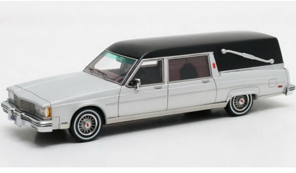 Модель 1:43 Oldsmobile Ninety Eight Eureka Regent Landaulet Hearse (катафалк) - silver/black