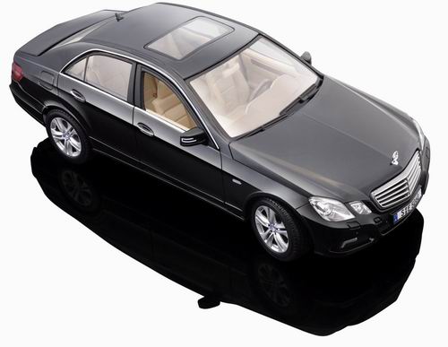 Модель 1:18 Mercedes-Benz E-class - black met