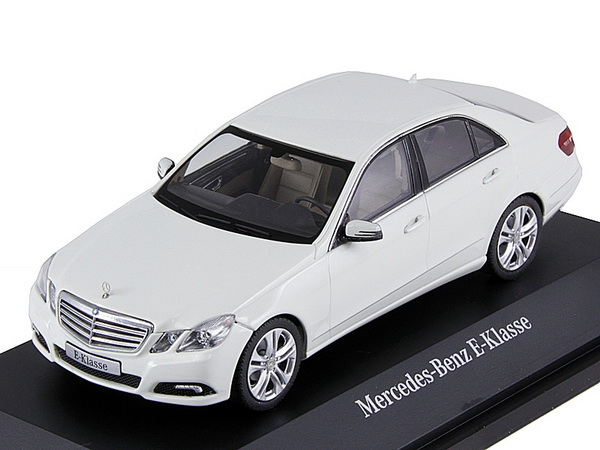 Модель 1:43 Mercedes-Benz E-class (W212) - calcit white