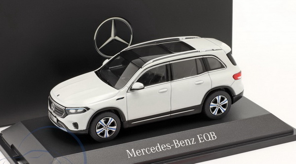 Модель 1:18 Mercedes EQB 2021 (X243) - Digital White Met